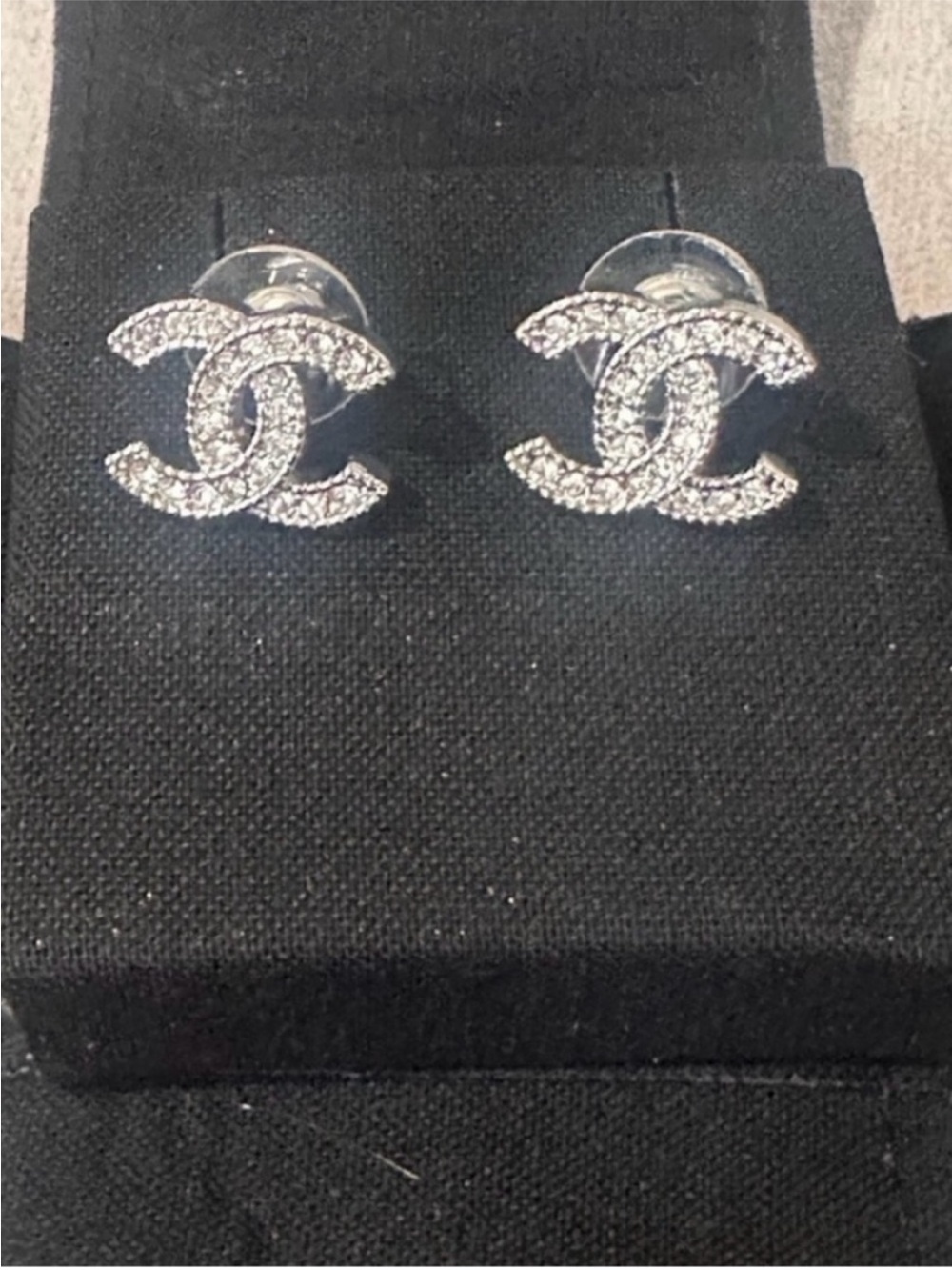 Chanel stud earrings - Picture 8 of 11
